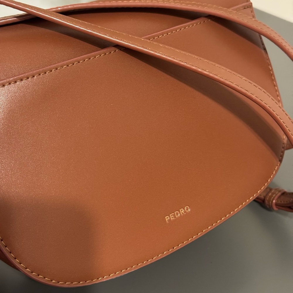 Pedro Elegant Tan Crossbody Bag - Picture 7 of 9